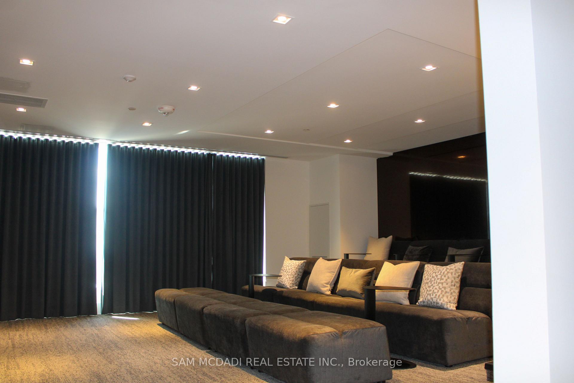 2 Bedrooms Condo at 2489 Taunton, Oakville For sale