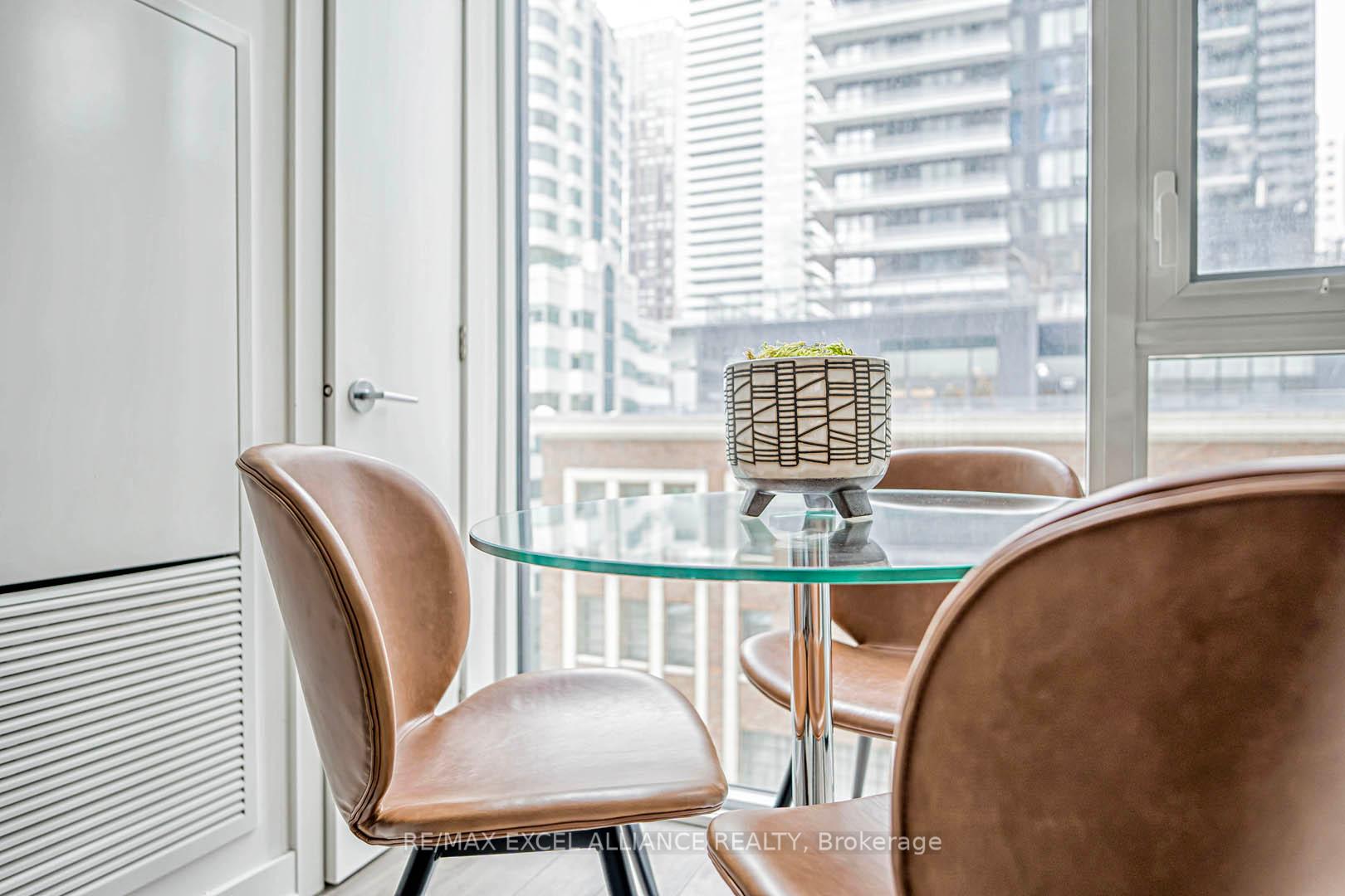 2 Bedrooms Condo at 357 King,  Toronto For sale