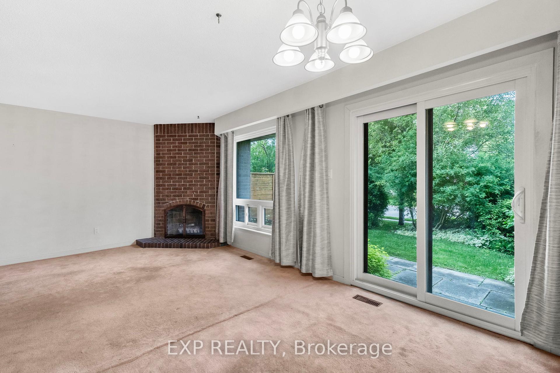 3 Bedrooms Condo at 108 Flaming Rose, Toronto For sale