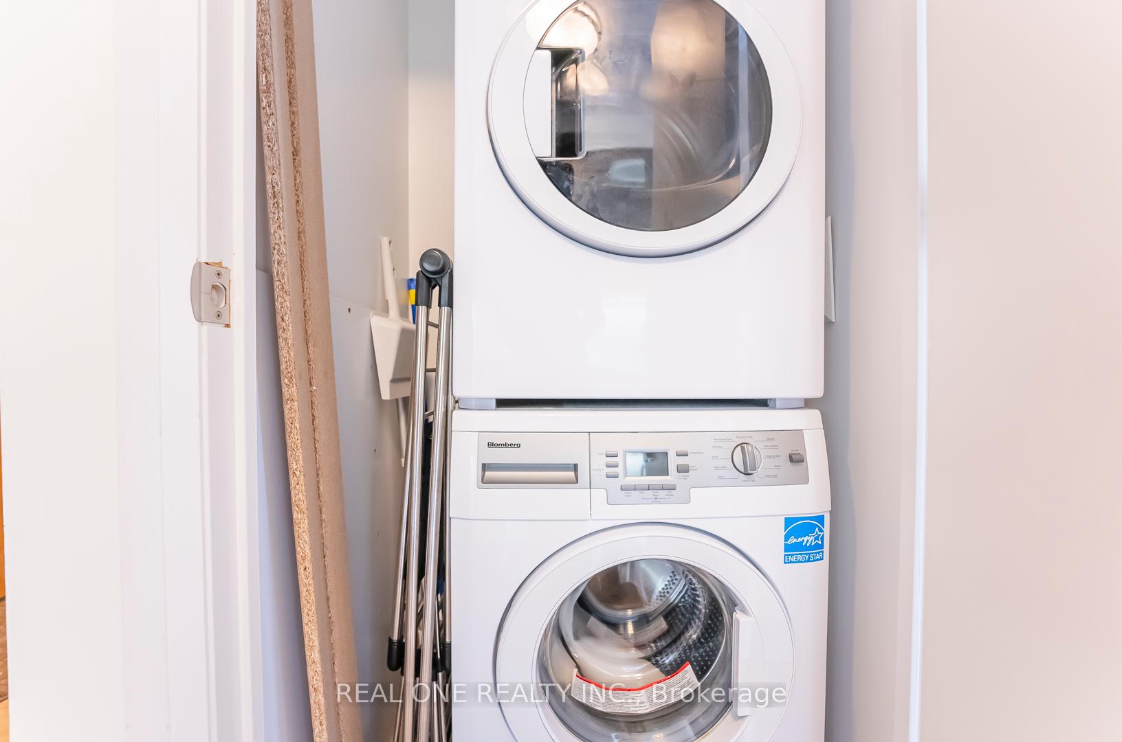 1 Bedroom Condo at 36 Park Lawn, Toronto For sale