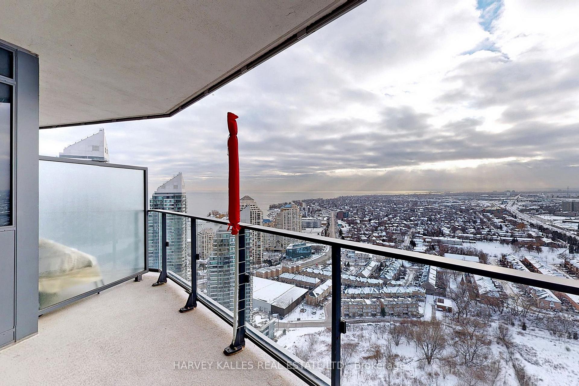 2 Bedrooms Condo at 10 Park Lawn, Toronto For sale