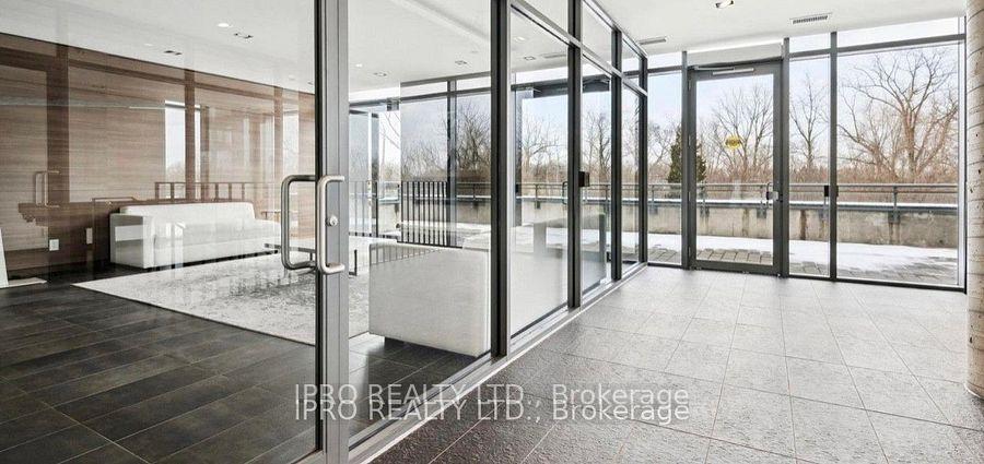 2 Bedrooms Condo at 5230 Dundas, Burlington For sale