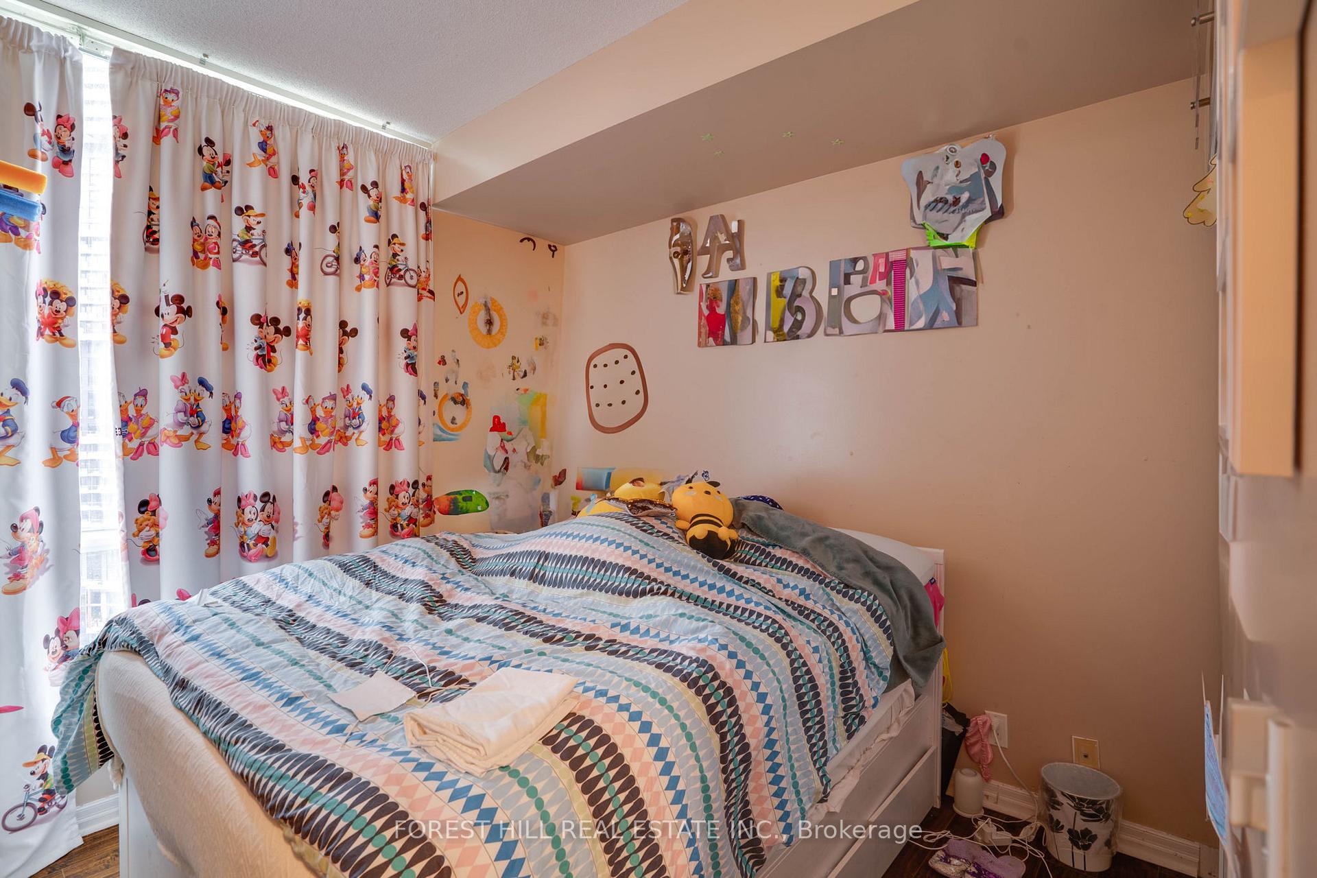 2 Bedrooms Co-op at 220 Burnhamthorpe, Mississauga For sale
