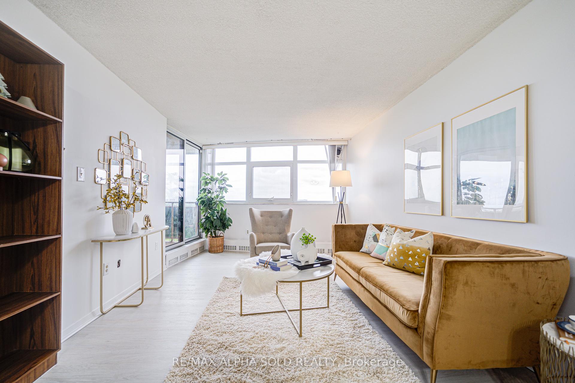 3 Bedrooms Condo at 100 Echo Point, Toronto For sale