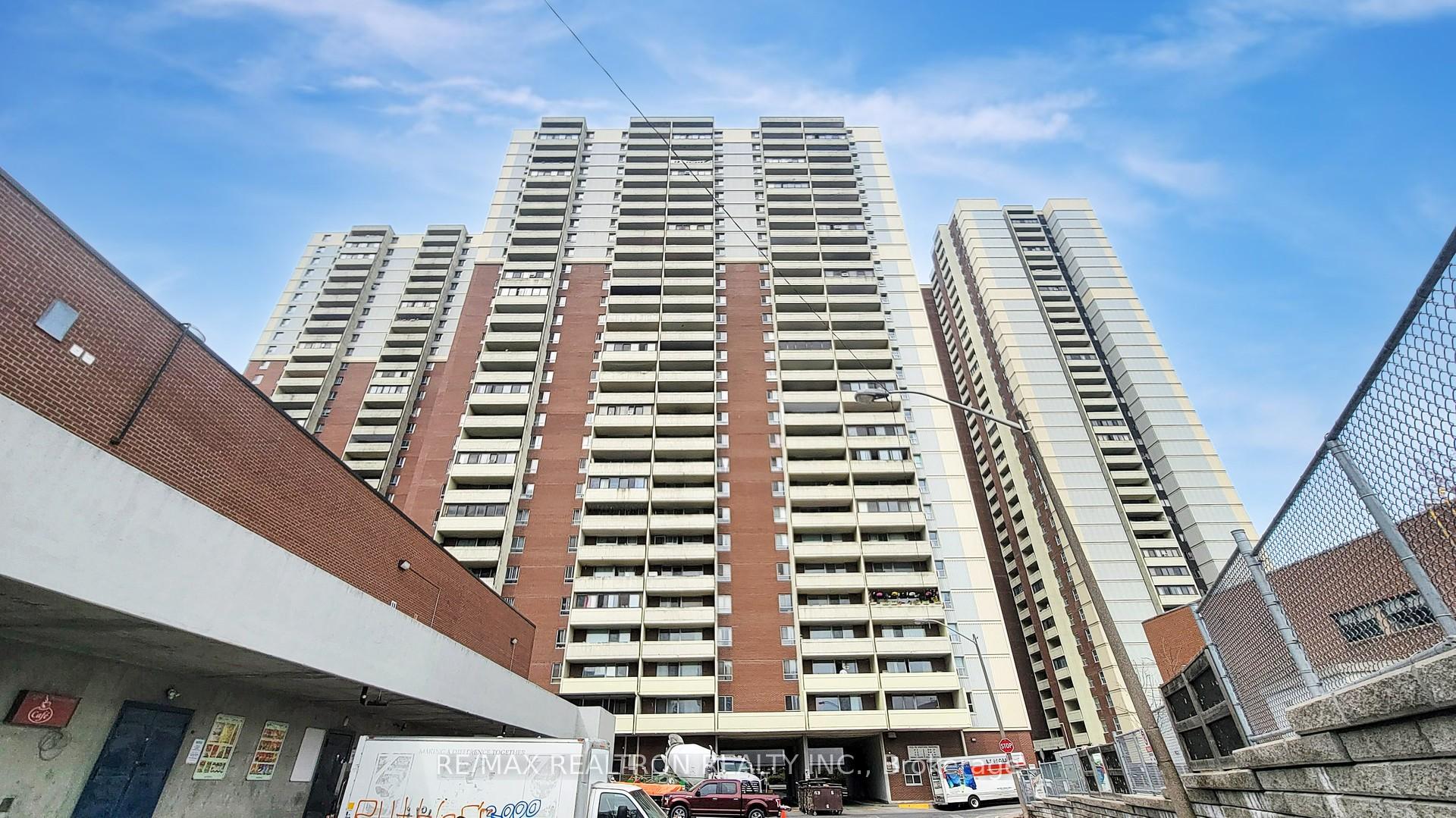 2 Bedrooms Condo at 5 Massey, Toronto For sale
