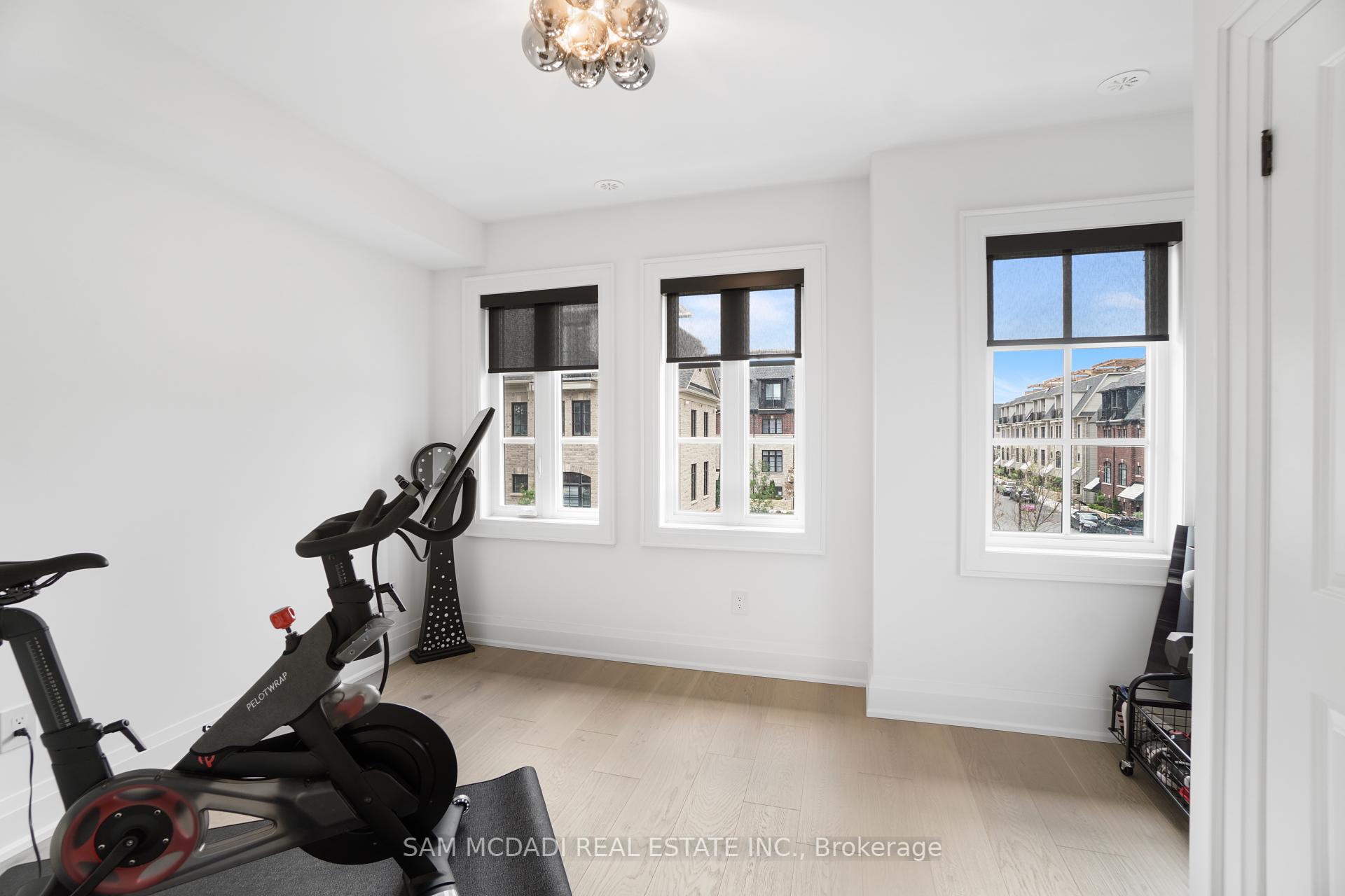3 Bedrooms Condo at 10 Lunar, Mississauga For sale