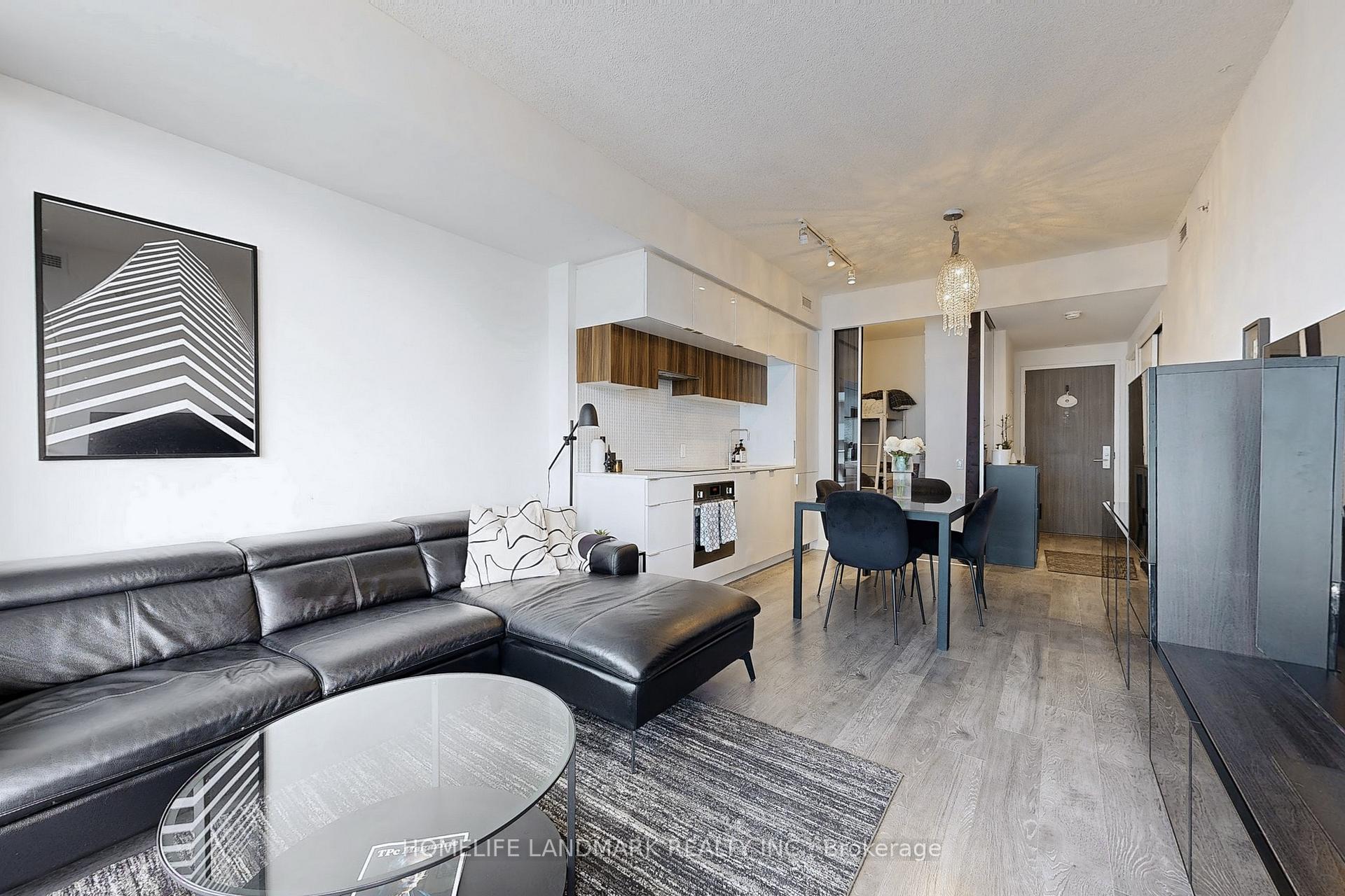 2 Bedrooms Condo at 185 Roehampton, Toronto For sale