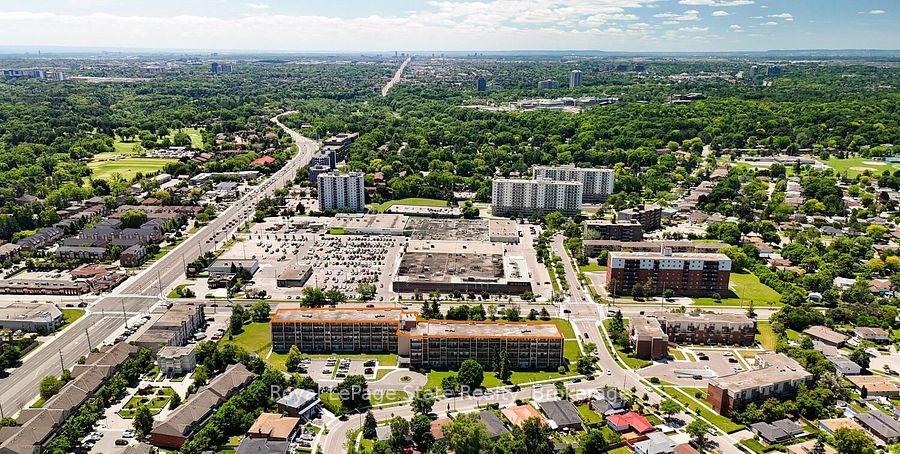 3 Bedrooms Condo at 1050 Stainton,  Mississauga For sale