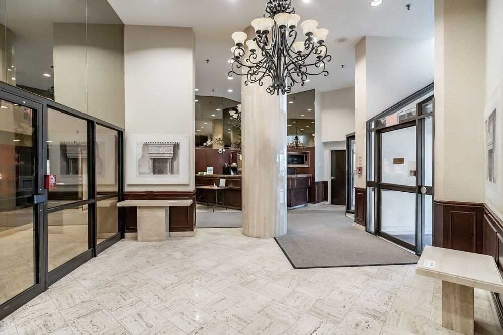 3650 Kaneff Crescent 207