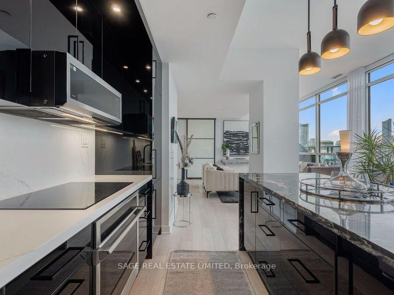 2 Bedrooms Condo at 290 Adelaide, Toronto For sale