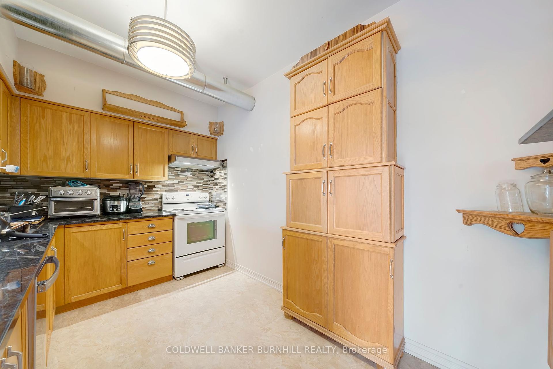 3 Bedrooms Condo at 495 Highway 8,  Hamilton For sale
