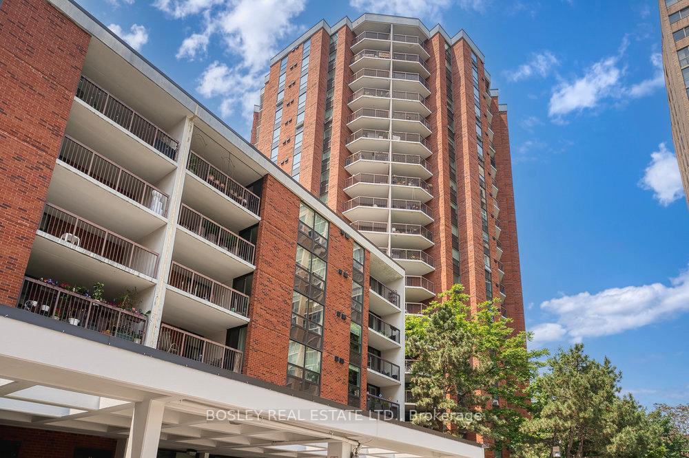 2 Bedrooms Condo at 77 Maitland, Toronto For sale