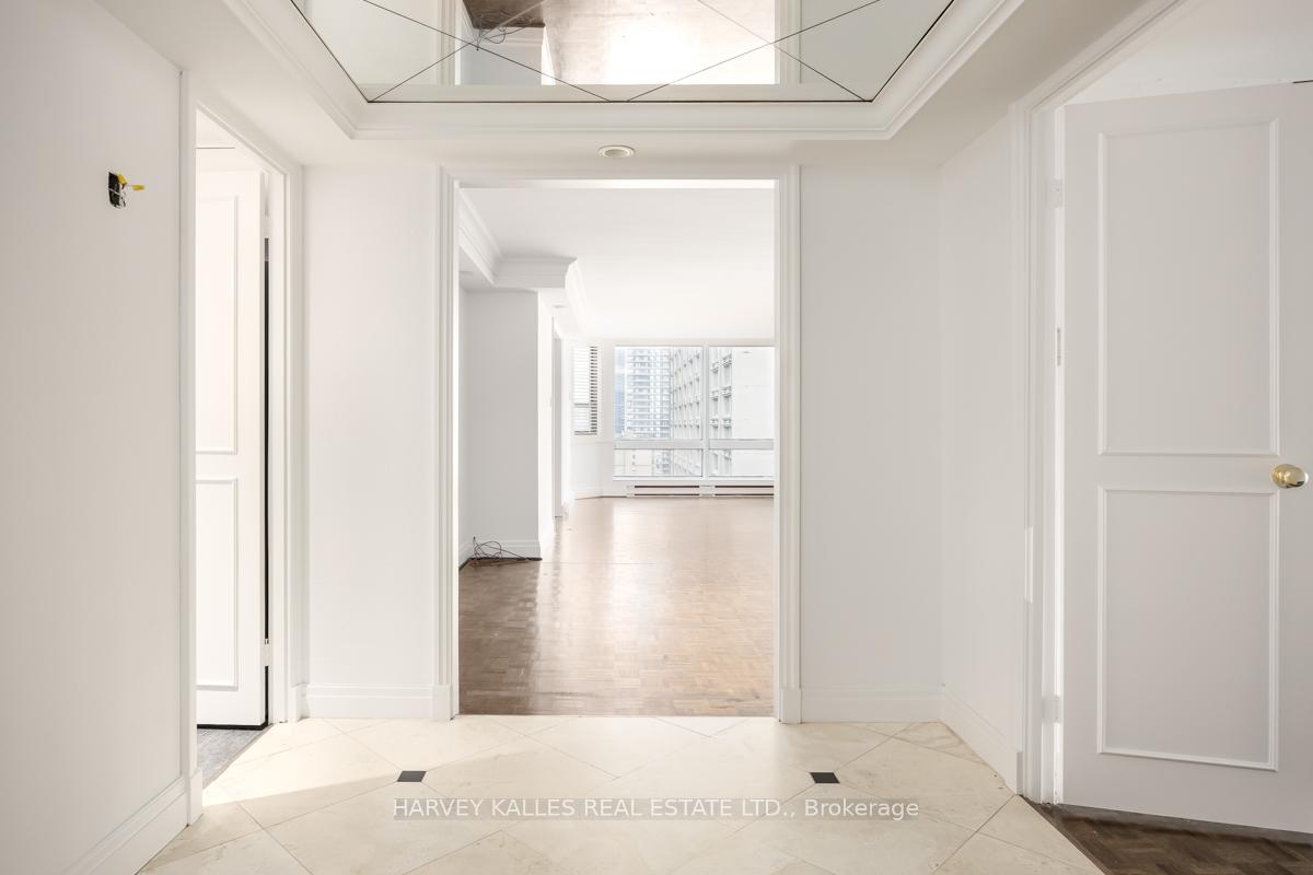 2 Bedrooms Condo at 1166 Bay, Toronto For sale