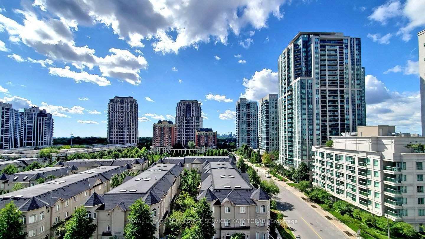 2 Bedrooms Condo at 28 Avondale, Toronto For sale