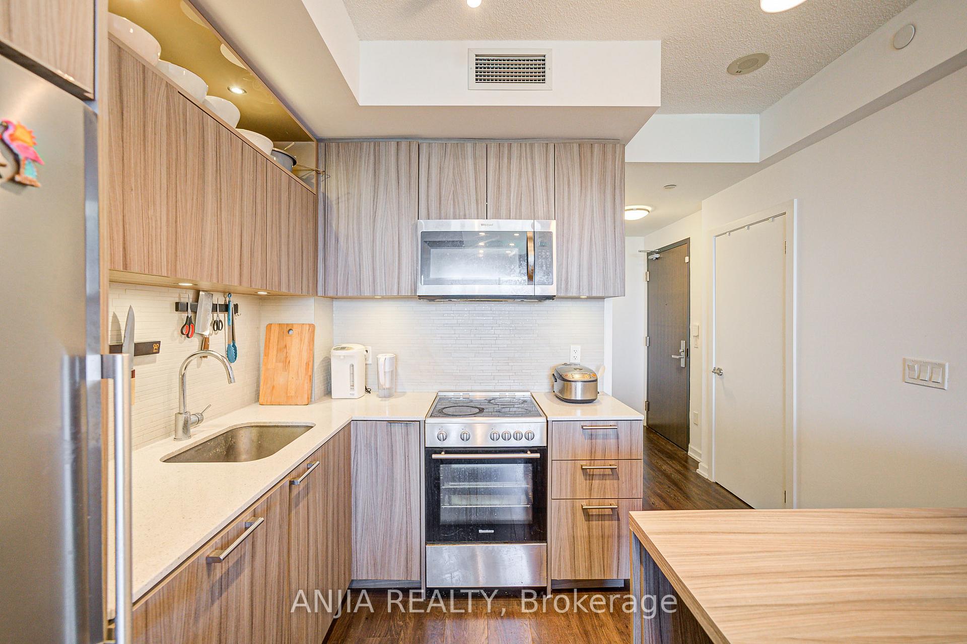 2 Bedrooms Condo at 50 Forest Manor, Toronto For sale