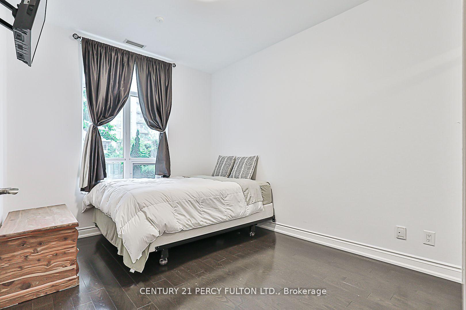3 Bedrooms Condo at 10 Bloorview,  Toronto For sale
