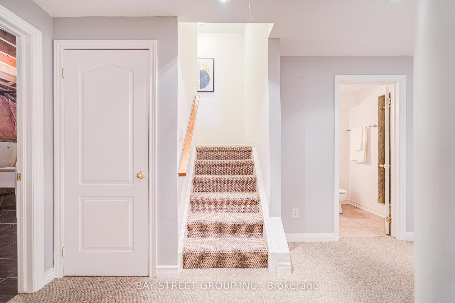 2 Bedrooms Condo at 1085 Harrogate, Hamilton For sale