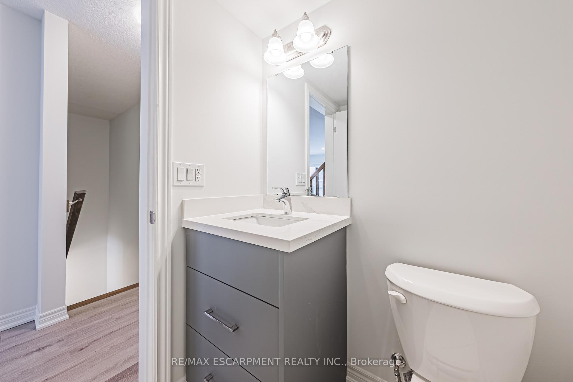 3 Bedrooms Condo at 55 Dryden,  Hamilton For sale