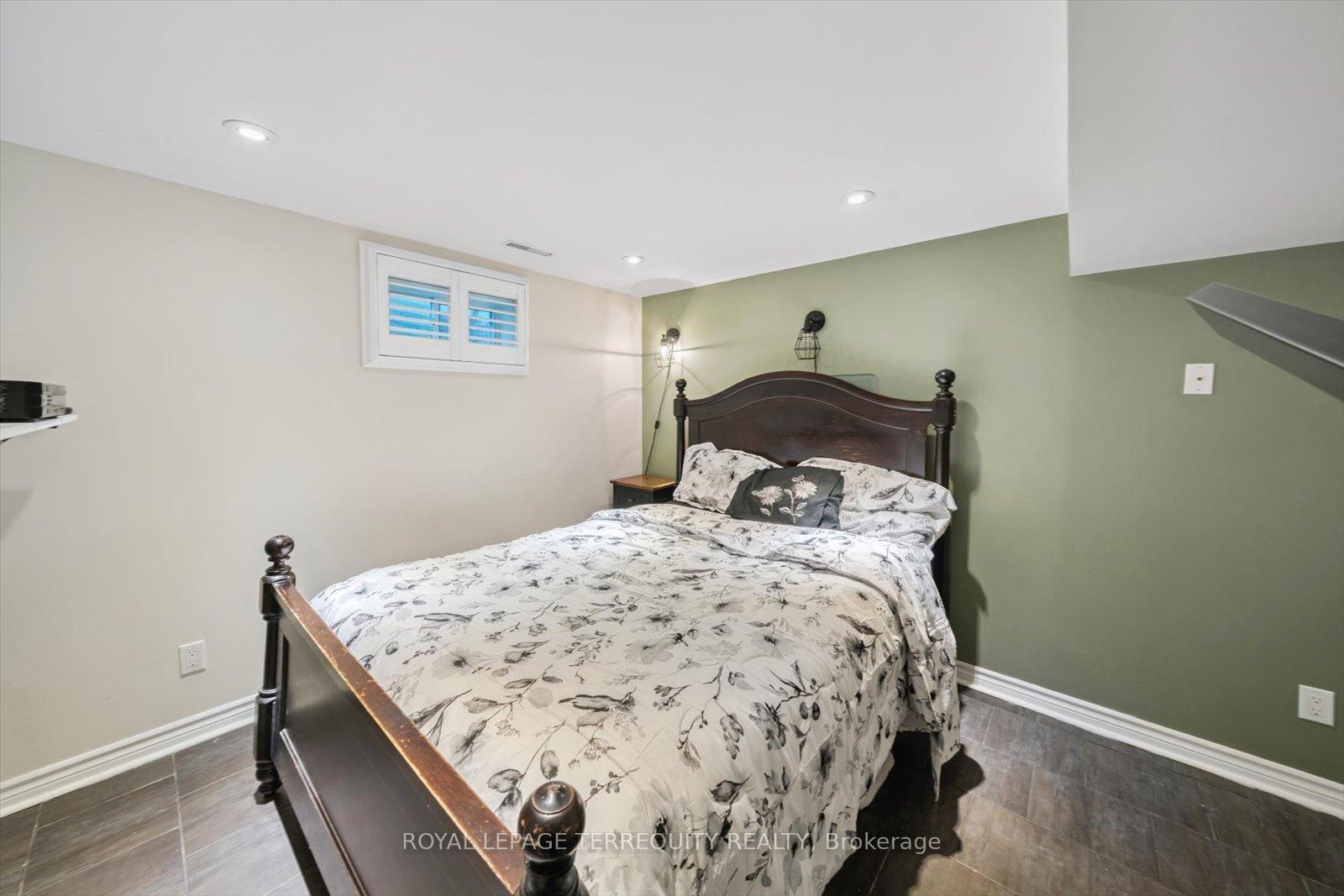4 Bedrooms Condo at 1825 Hyde Mill, Mississauga For sale