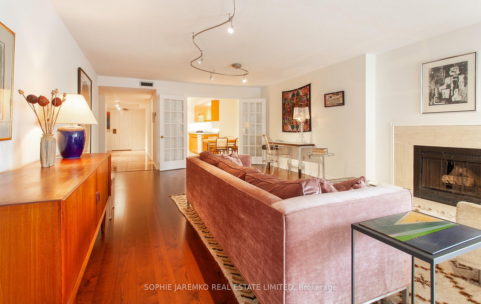 3 Bedrooms Condo at 160 Frederick,  Toronto For sale