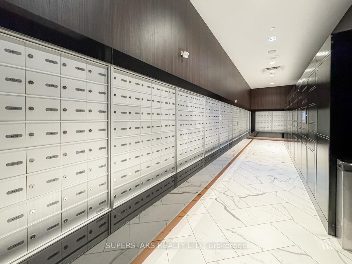 1 Bedroom Condo at 87 Peter, Toronto For sale