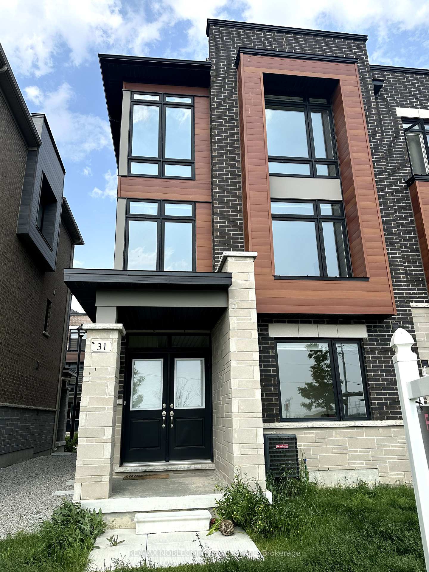 31 Holyrood Crescent ; MLS ID: N12126377