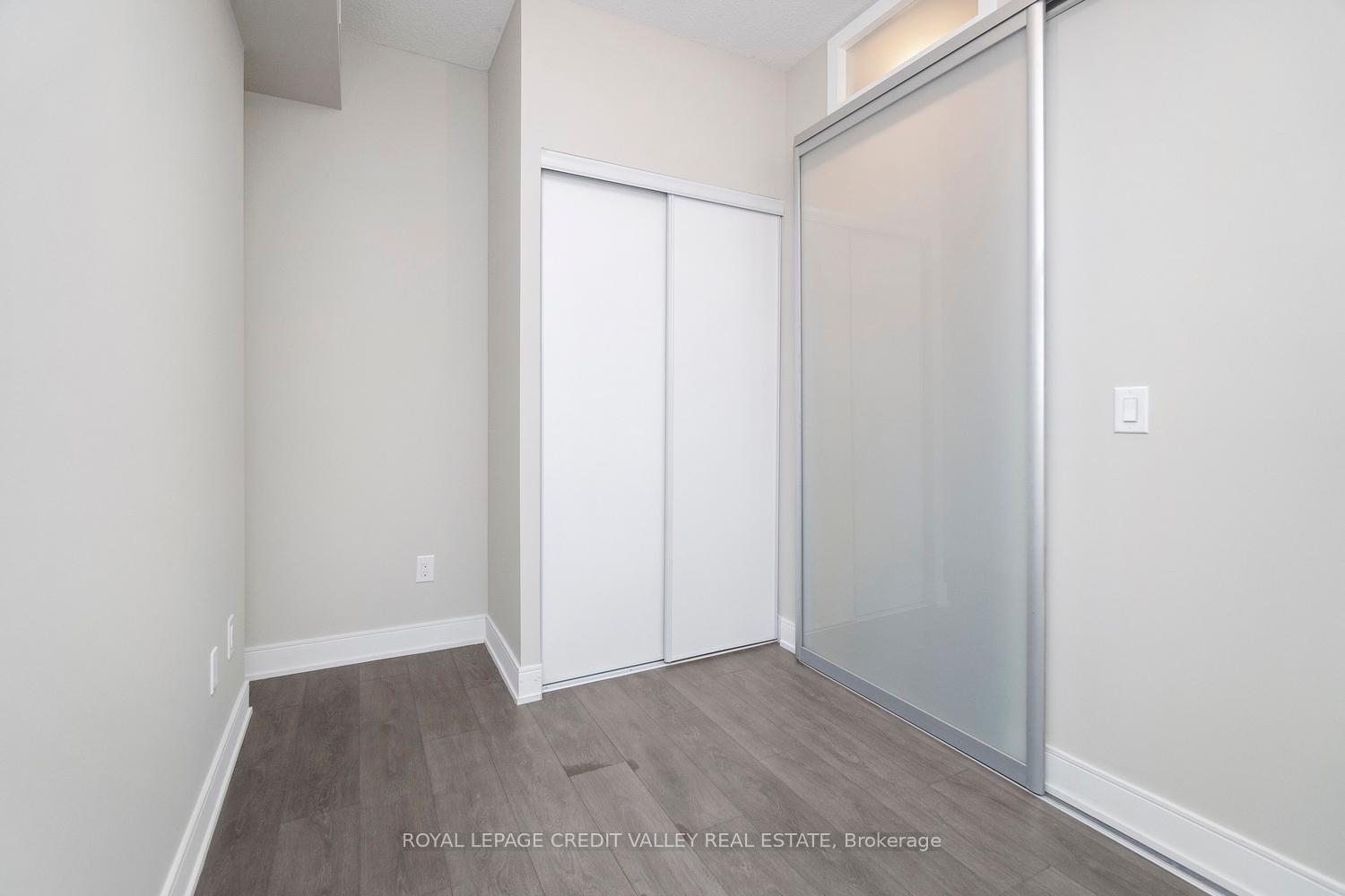 2 Bedrooms Condo at 525 Adelaide, Toronto For sale
