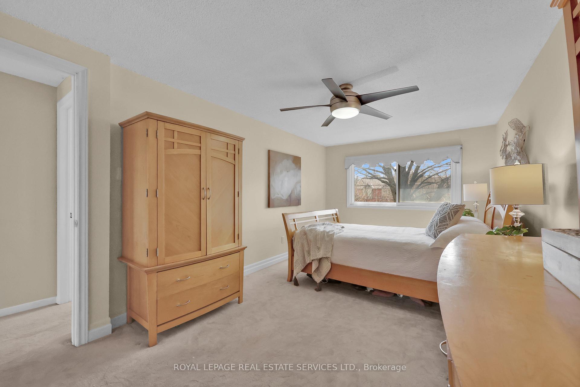 3 Bedrooms Condo at 3125 Fifth, Mississauga For sale