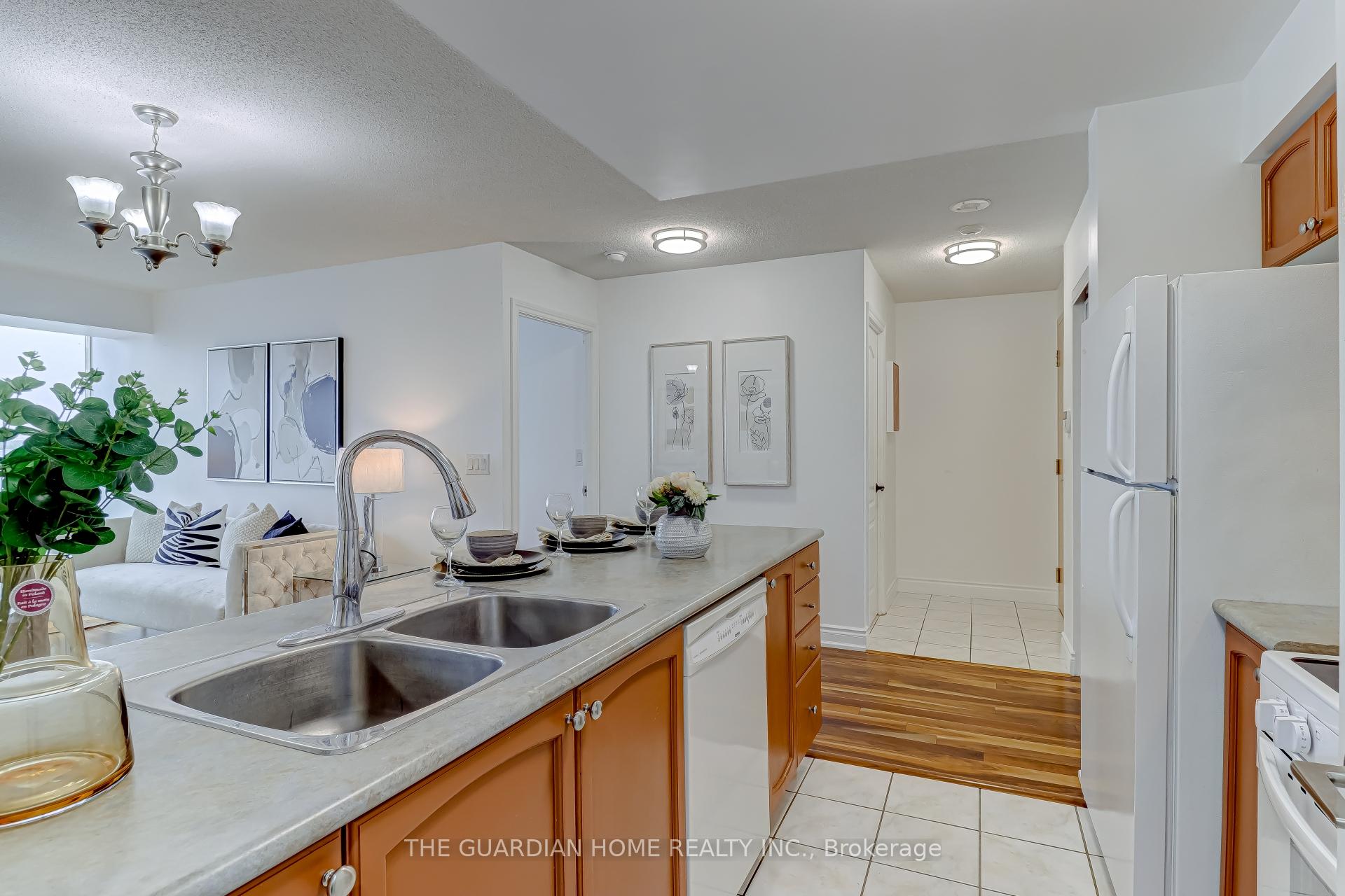2 Bedrooms Condo at 50 Brian Harrison, Toronto For sale