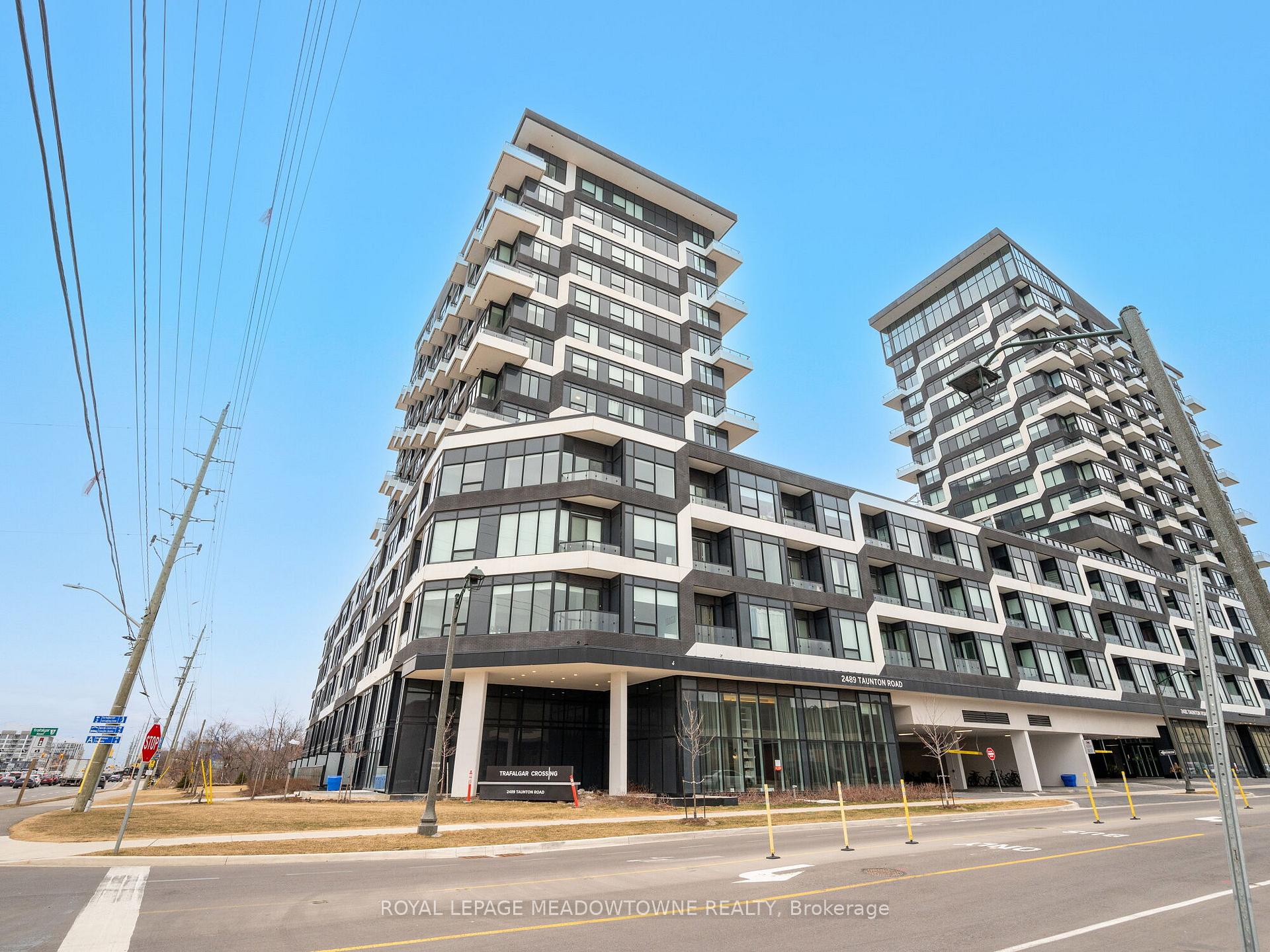 2 Bedrooms Condo at 2489 Taunton, Oakville For sale