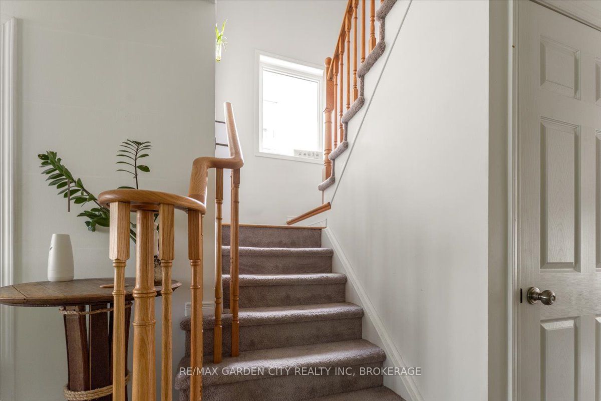 8648 DOGWOOD Crescent