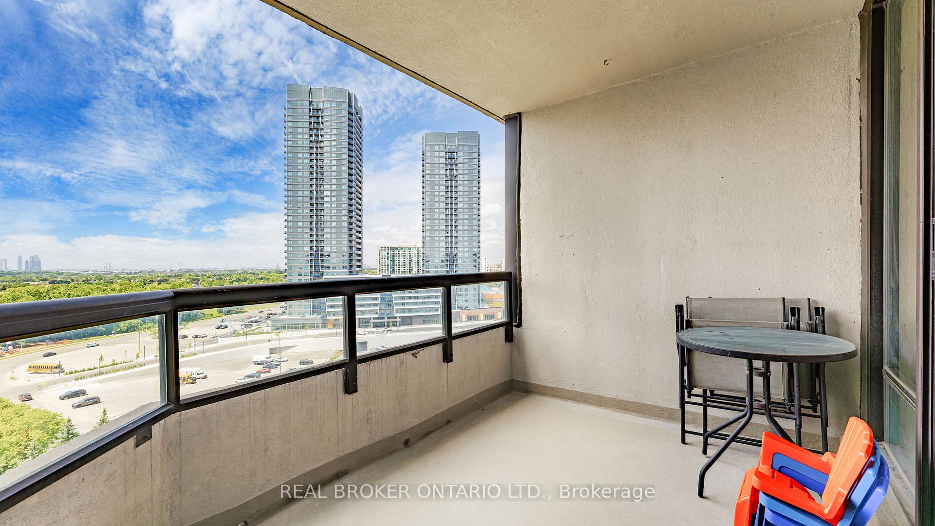 2 Bedrooms Condo at 7440 Bathurst, Vaughan For sale