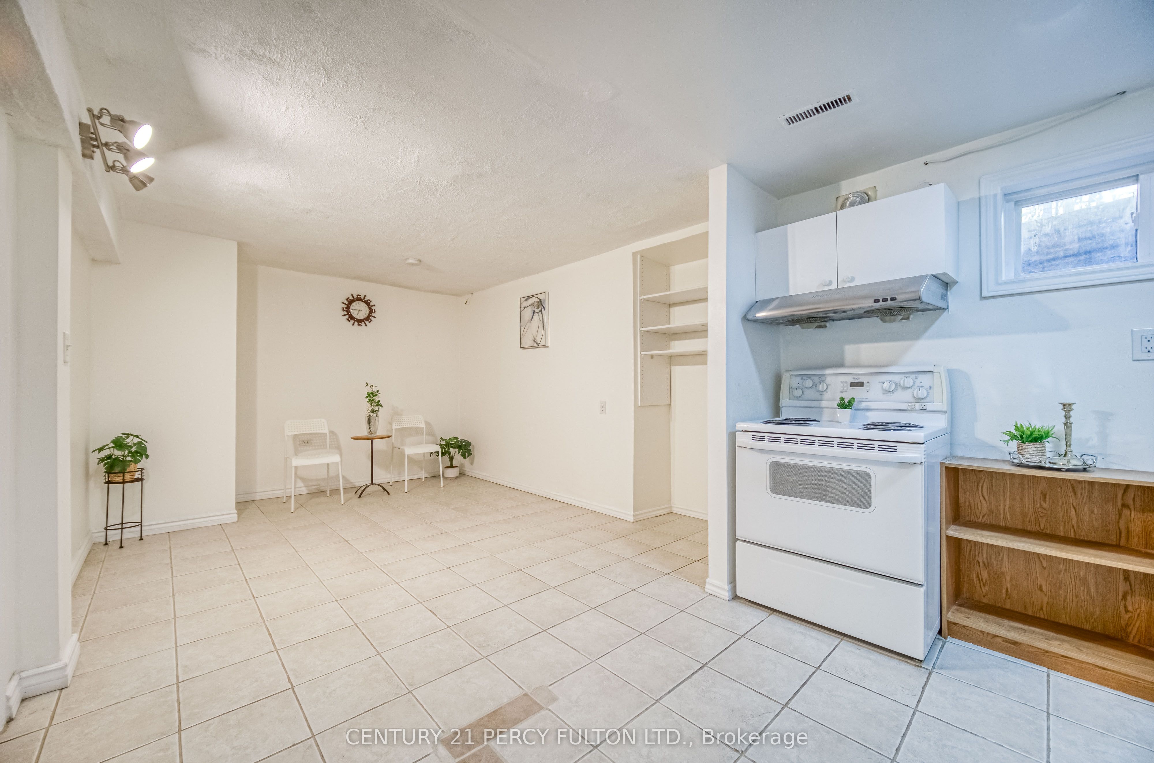 120 Granada Crescent