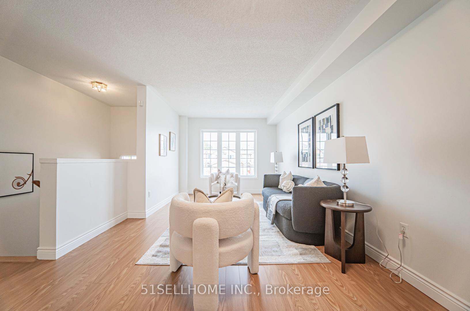 4 Bedrooms Condo at 858 Scollard,  Mississauga For sale