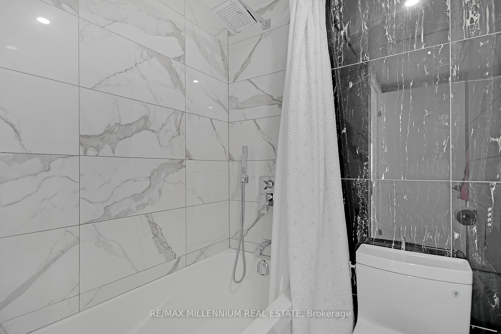 3 Bedrooms Condo at 12 York,  Toronto For sale
