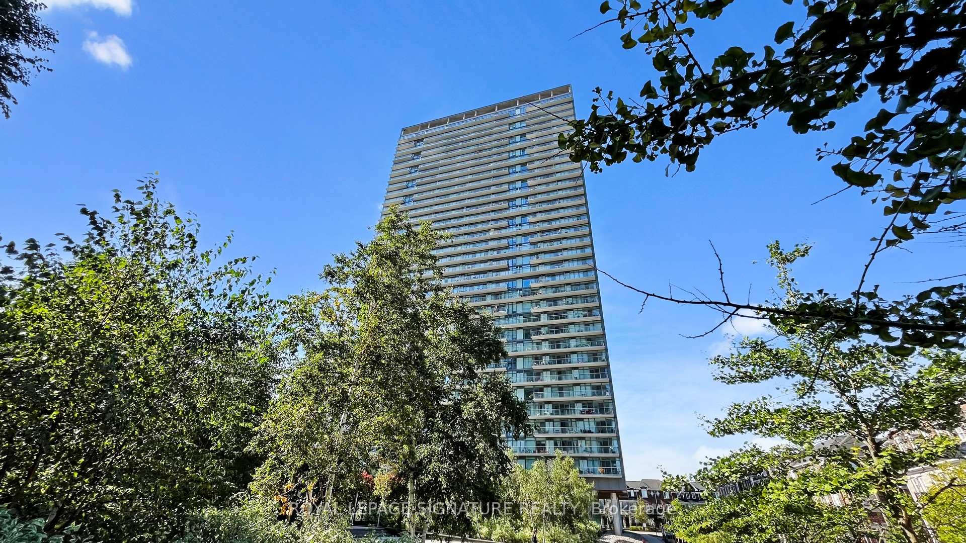 2 Bedrooms Condo at 105 The Queensway, Toronto For sale