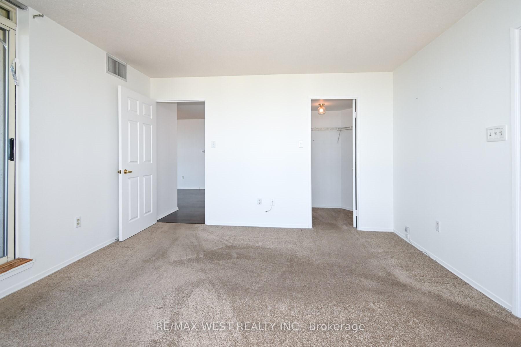 2 Bedrooms Condo at 3233 Eglinton,  Toronto For sale