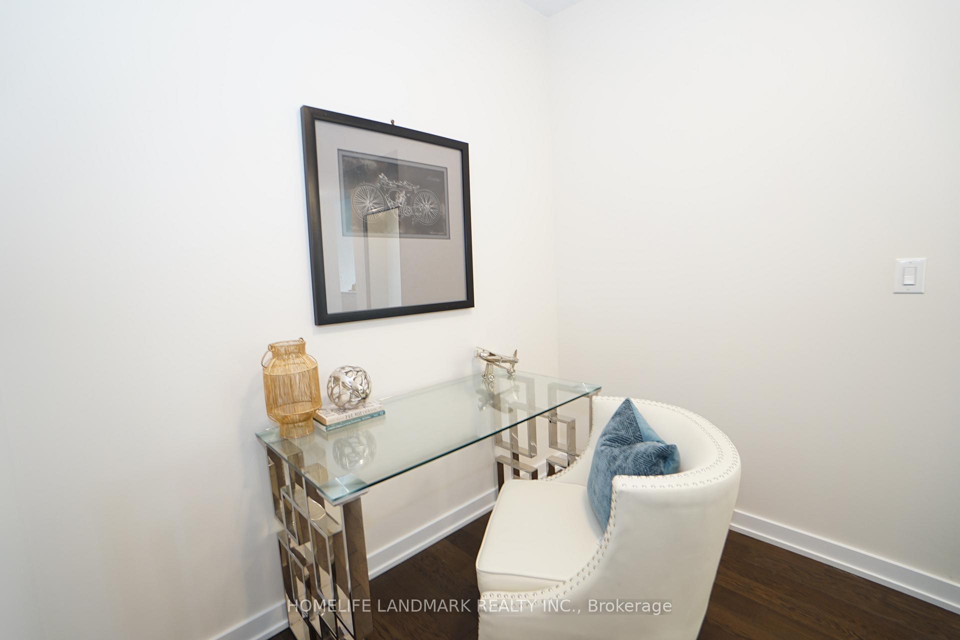 3 Bedrooms Condo at 4011 Brickstone, Mississauga For sale