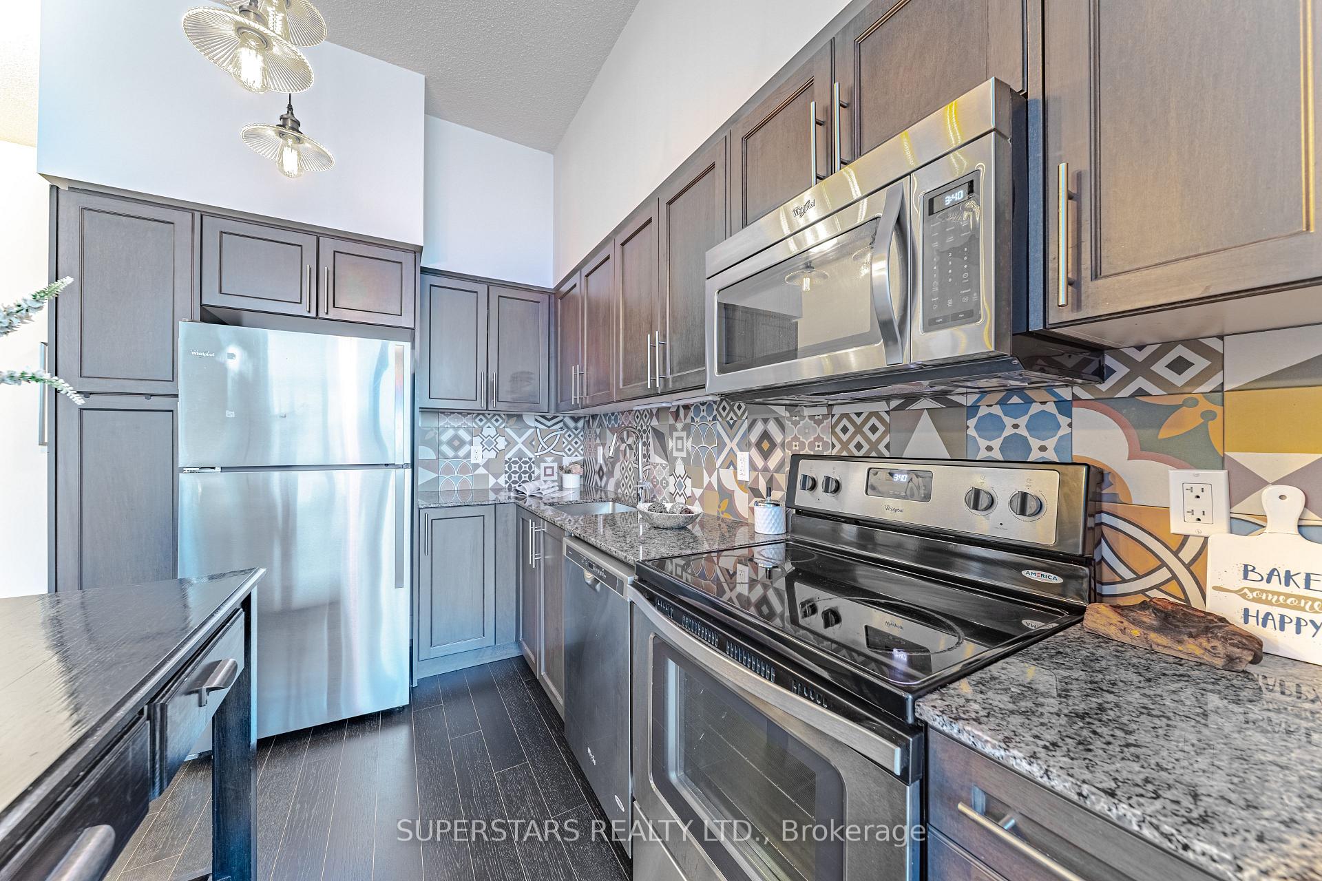 2 Bedrooms Condo at 65 Speers, Oakville For sale