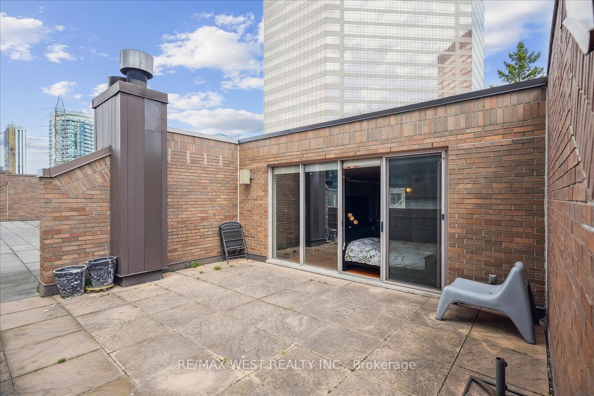 3 Duplex Avenue, #108