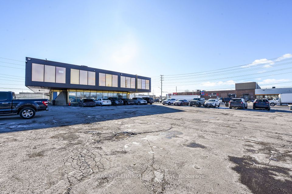 1300 Steeles