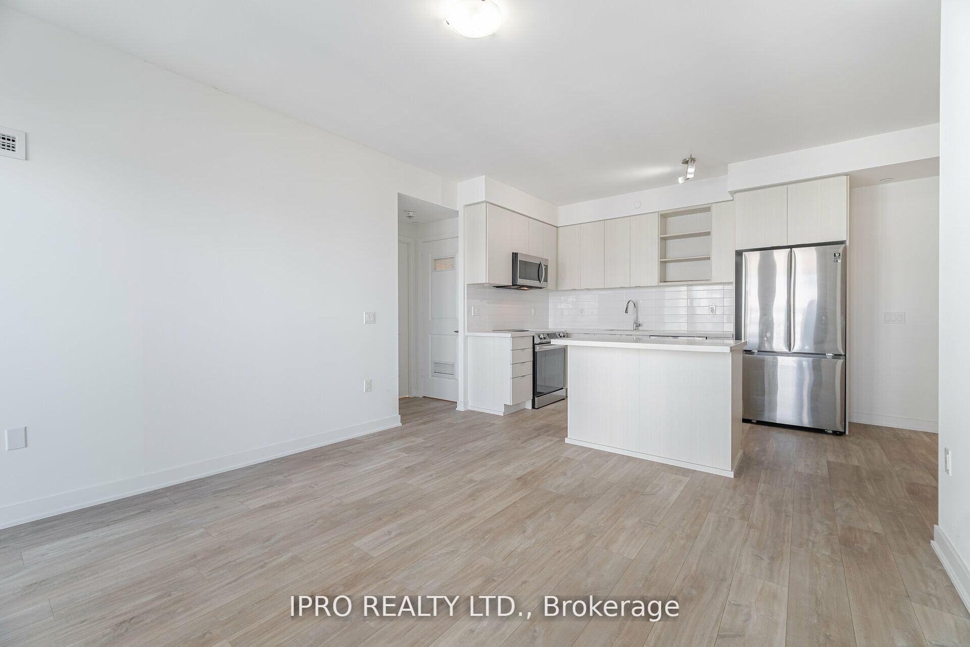 3 Bedrooms Condo at 4675 Metcalfe, Mississauga For sale