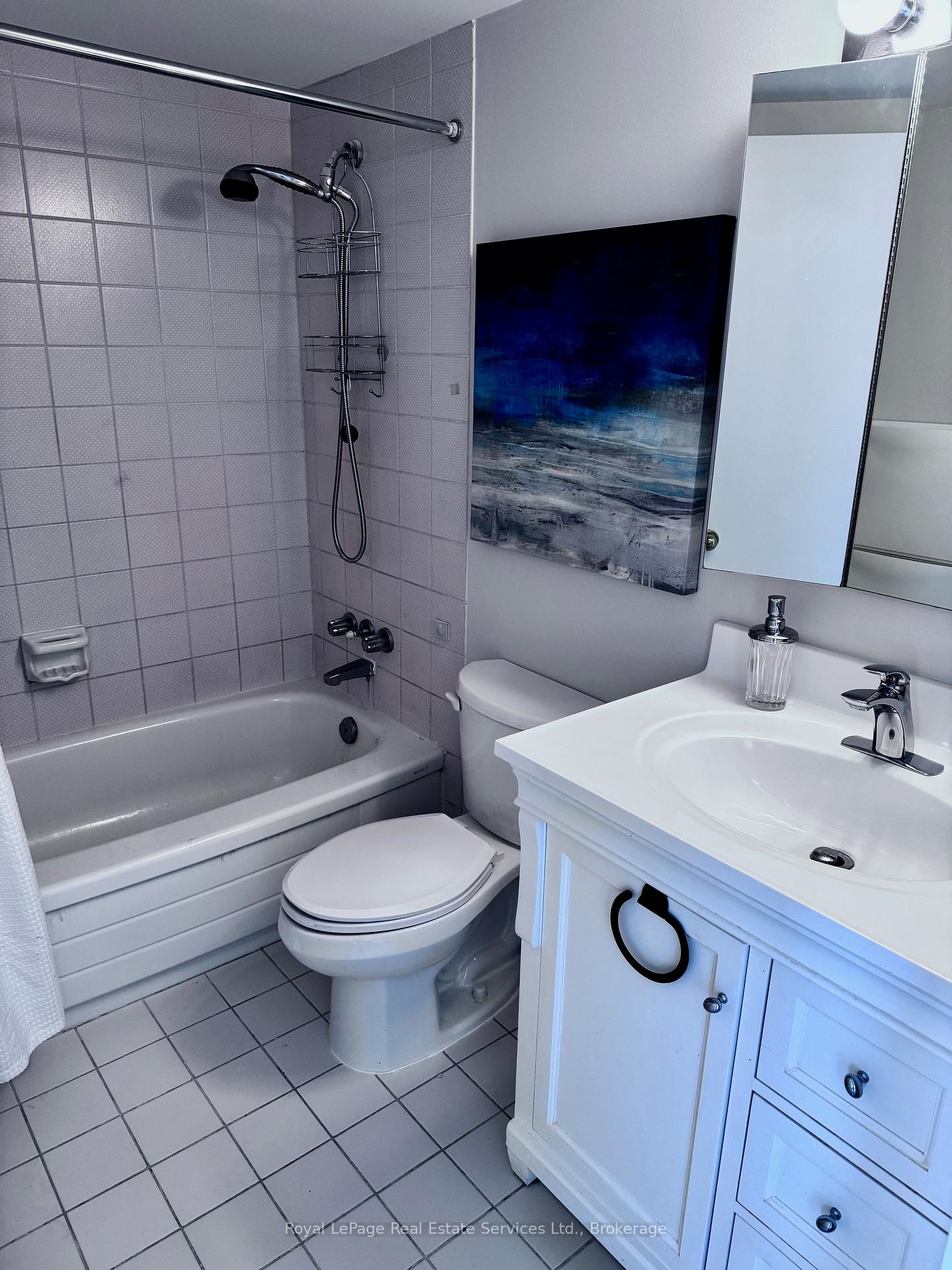 2 Bedrooms Condo at 260 Queens, Toronto For sale