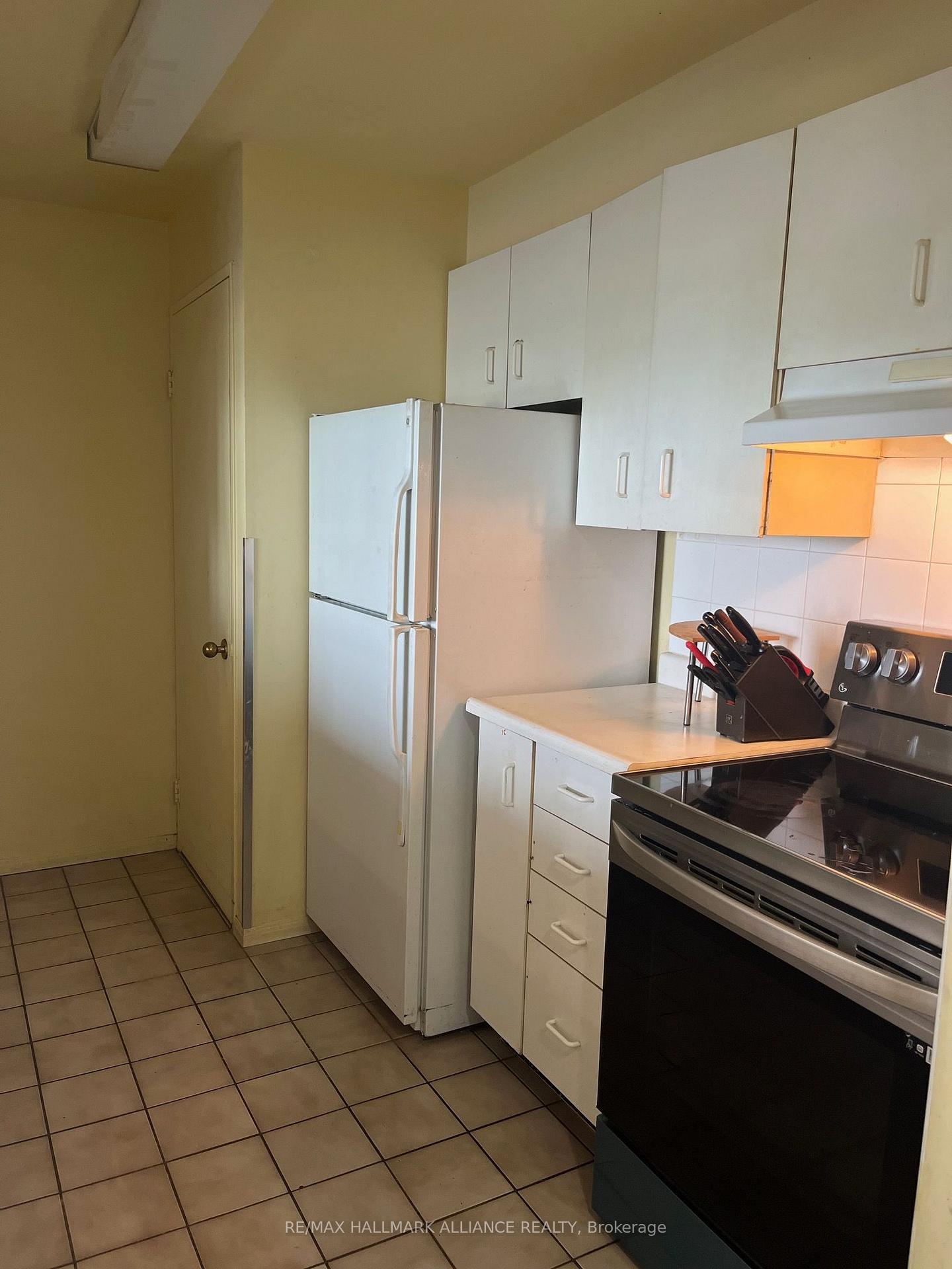 1 Bedroom Co-op at 4205 Shipp, Mississauga For sale