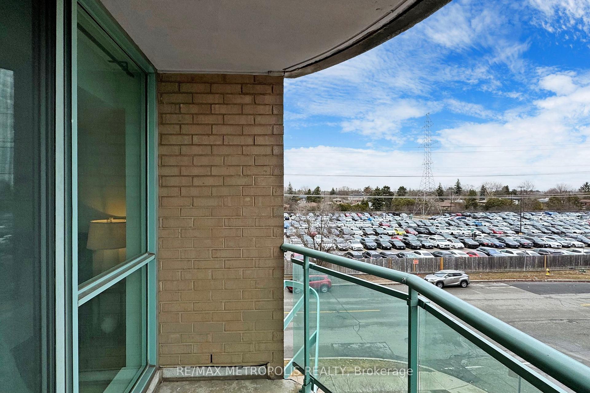 1 Bedroom Condo at 28 Pemberton,  Toronto For sale