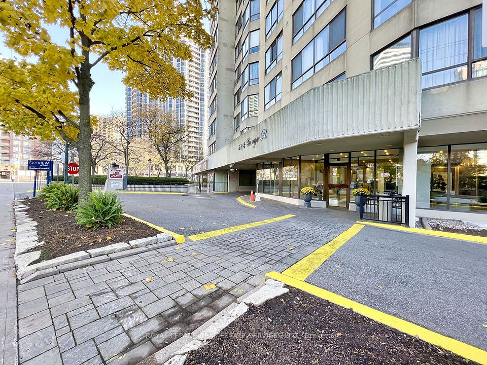 5444 Yonge