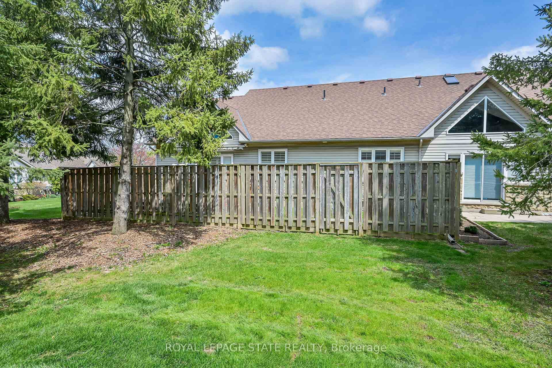 3 Bedrooms Condo at 212 Stonehenge,  Hamilton For sale