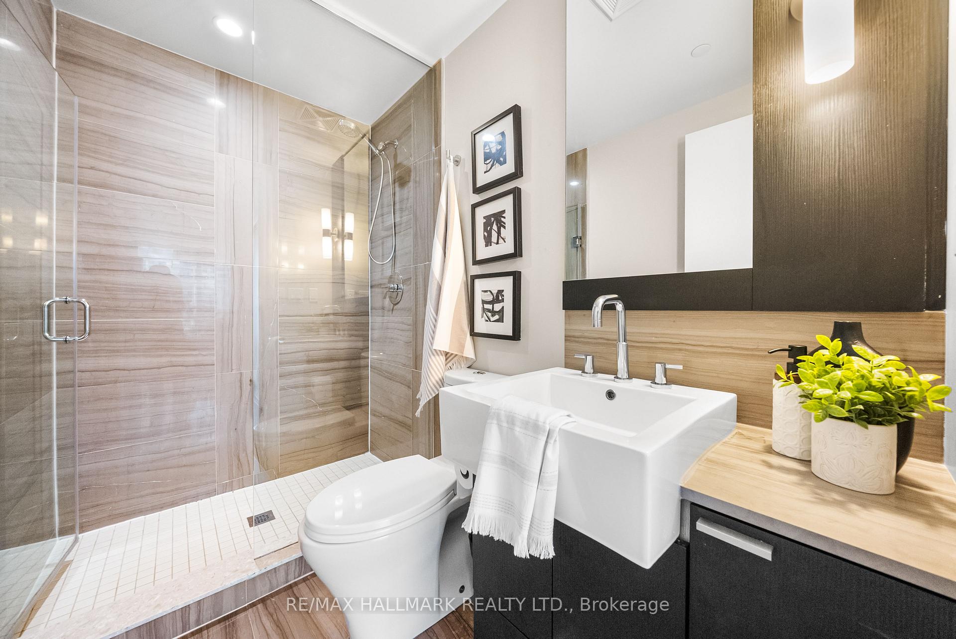 2 Bedrooms Condo at 88 Blue Jays, Toronto For sale