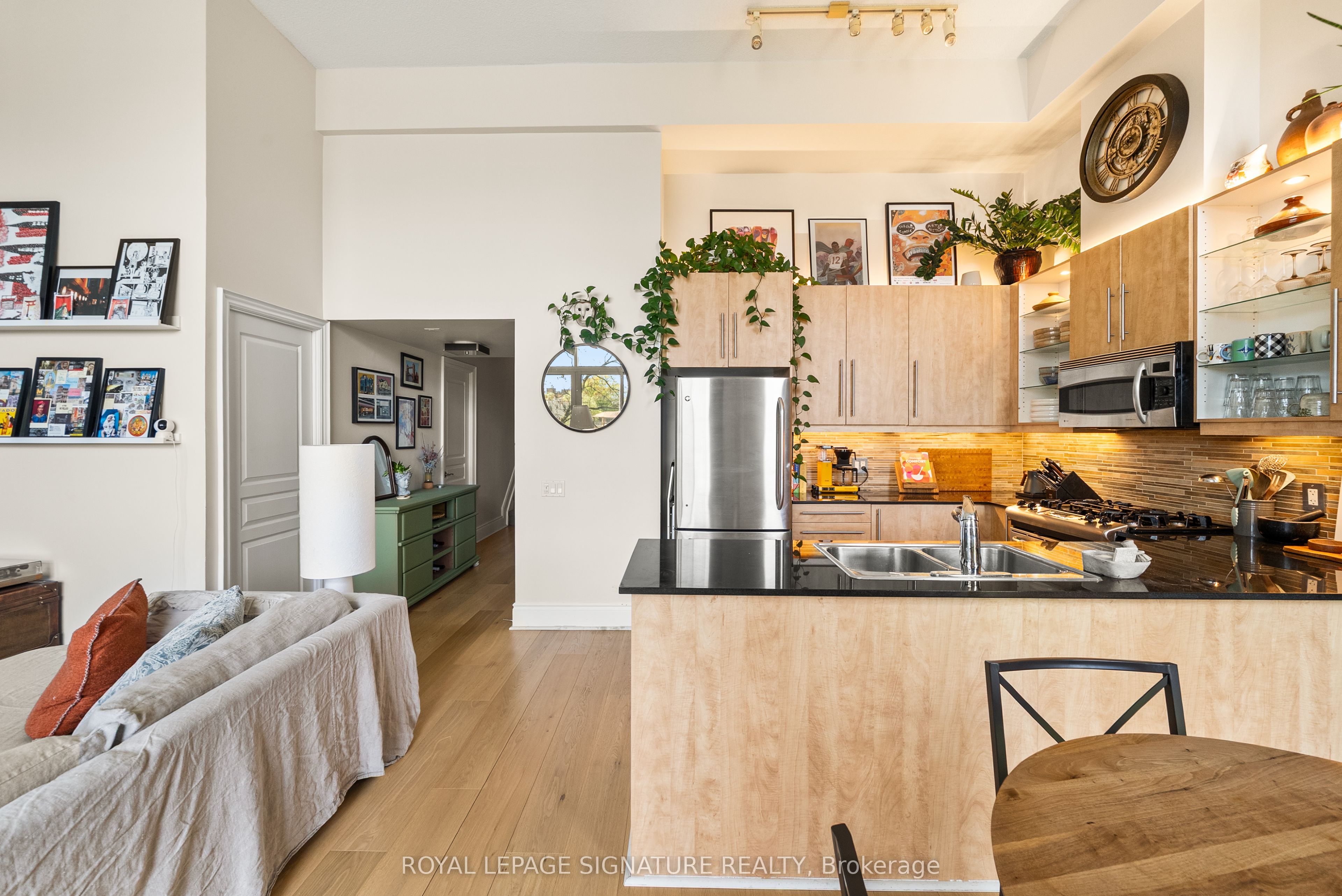437 Roncesvalles Avenue, #423