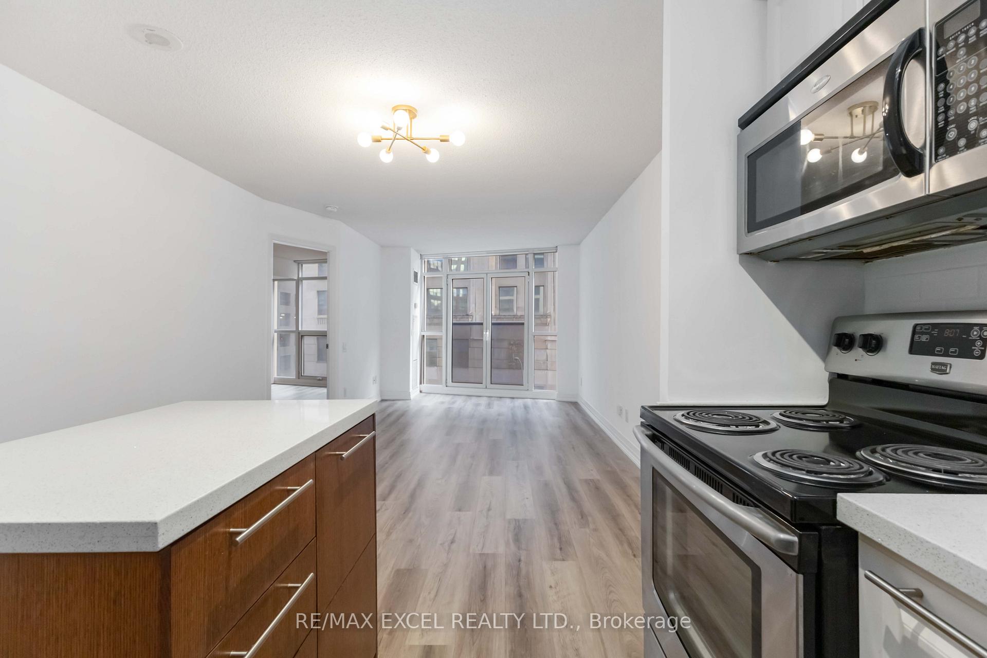 2 Bedrooms Condo at 21 Carlton, Toronto For sale